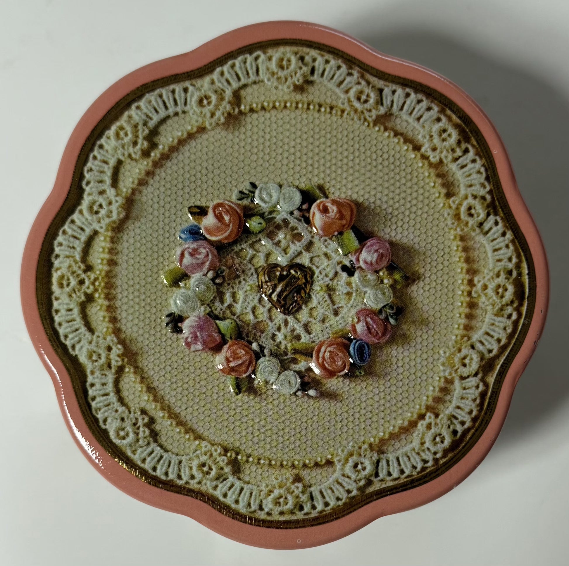 1981 Avon Valentine Tin | Romantic Vintage Collectible