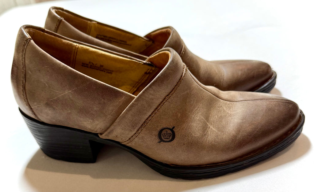 Born to Roam Leather Heeled Loafers – Size 5.5