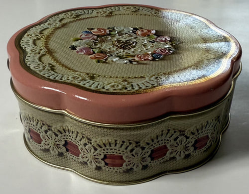 1981 Avon Valentine Tin | Romantic Vintage Collectible
